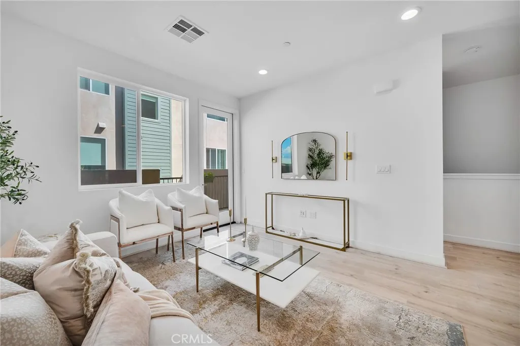 314 Bridgewater Way 2, Gardena, California 90247 home-pic-3